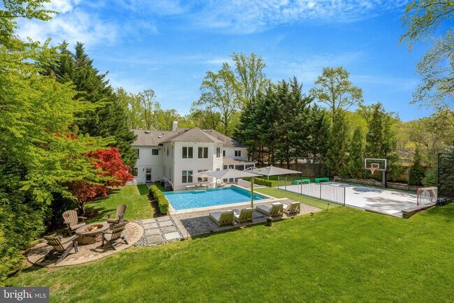 Foto del edificio - 2850 Rosemary Ln