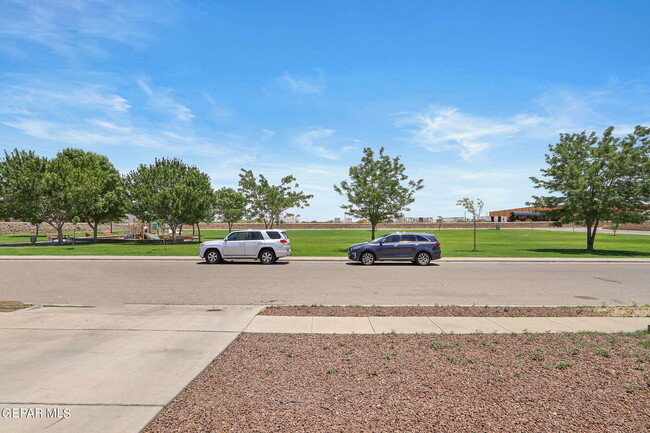 Building Photo - 10609 Canyon Sage Dr