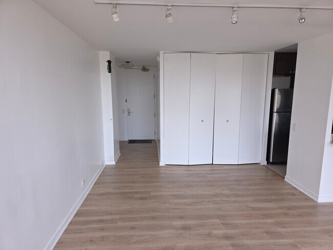 Foto del edificio - 4343 N Clarendon Ave