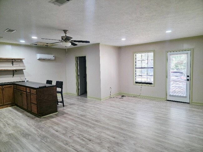 Building Photo - 524 Pine Needle Ct W