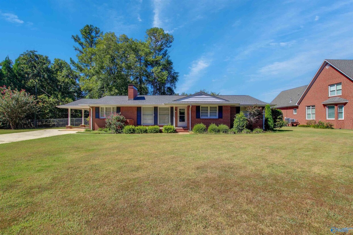 Foto principal - 1905 Country Club Rd SE
