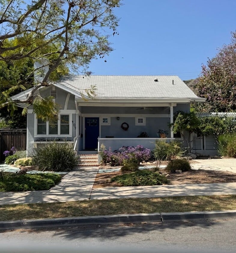 Primary Photo - 2 bedrooms 2 bath