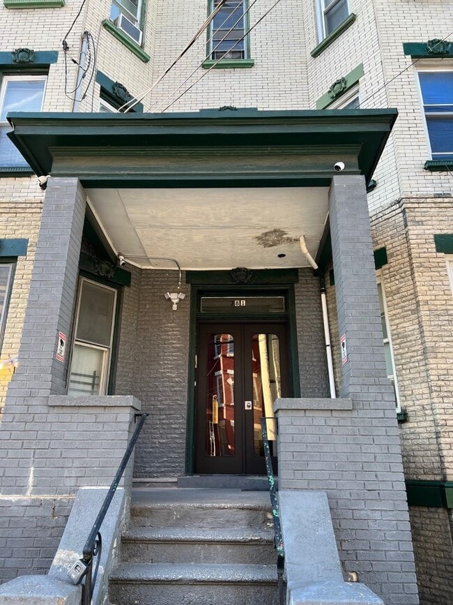 Building Photo - 381 Baldwin Ave