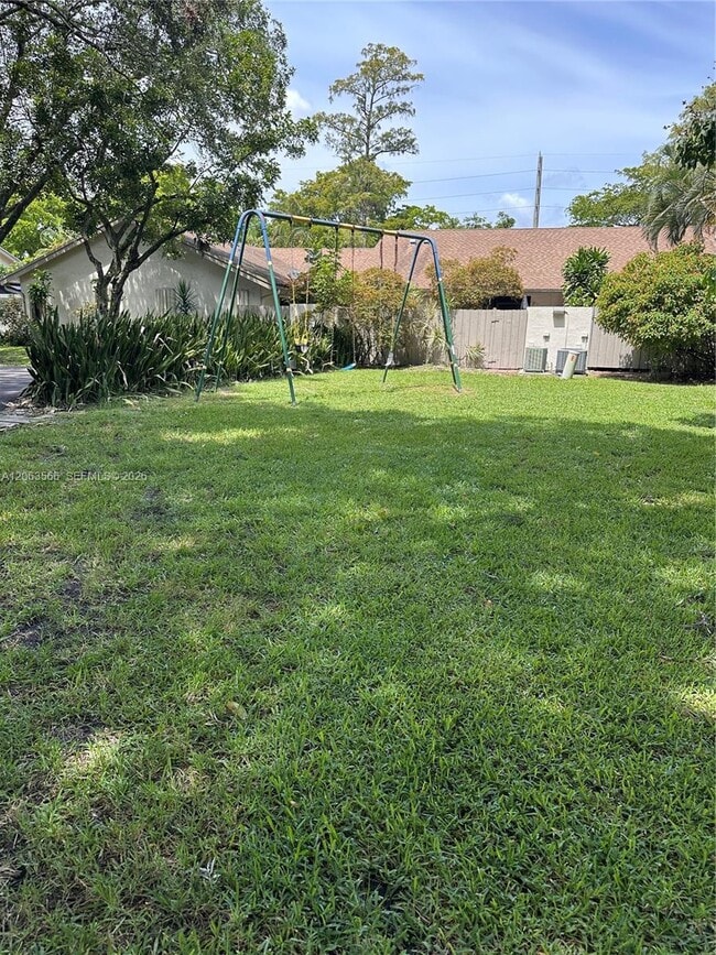 Building Photo - 3032 S Oakland Forest Dr