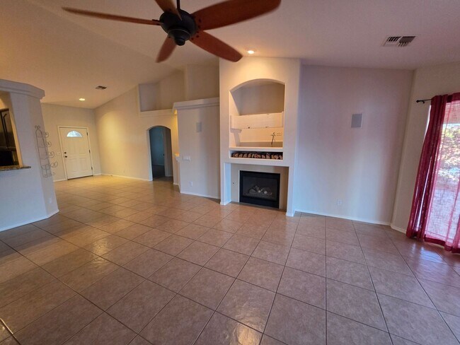 Building Photo - 2021 Lago Grande Cir