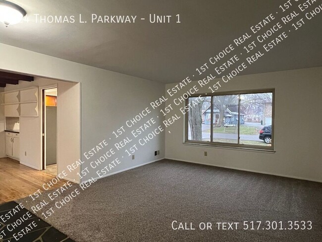 Building Photo - 2-BDR 2-BTH ApT w/ Fireplace, Laundry, AC,...