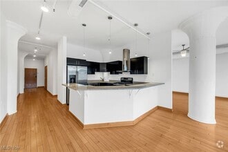 Building Photo - 2077 E 4th St