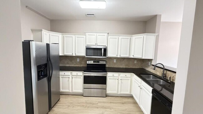 Foto del edificio - 3116 Garrard Pl