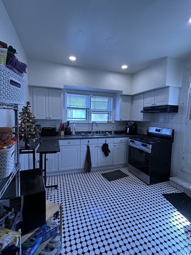 Building Photo - 1118 Garnett Pl