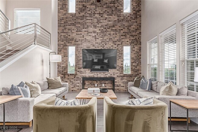 Building Photo - 3165 Via Como