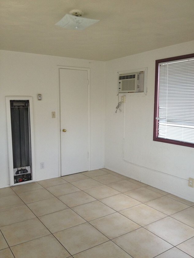 Primary Photo - Upstairs studio all utilities included 85204