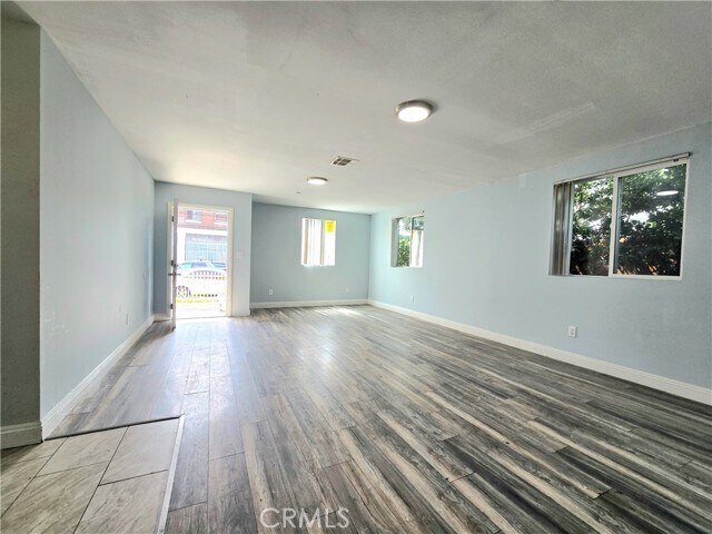 Foto del edificio - 715 W 58th St