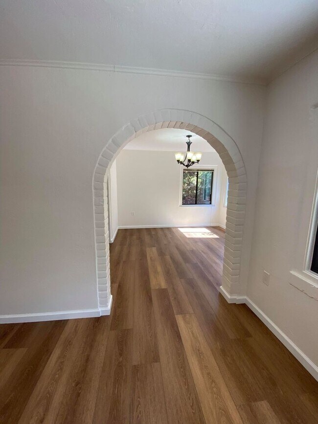 Foto del edificio - Spacious West Menlo Park Home for Rent