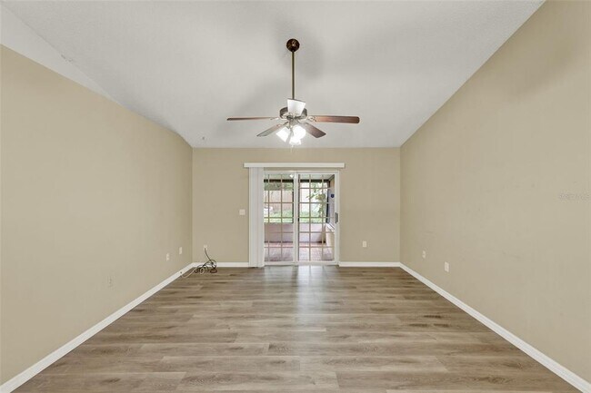Foto del edificio - 5340 Old Oak Tree Dr