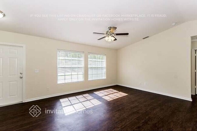 Building Photo - 1052 Mosaic St