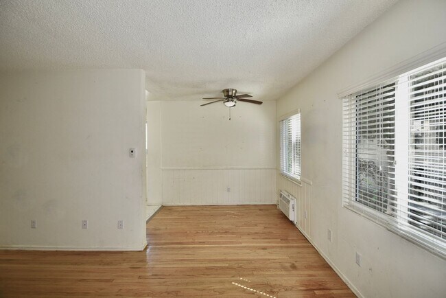 Foto del edificio - 5852 Hazeltine Ave