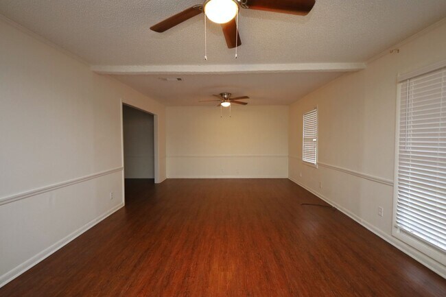 Foto del edificio - 608 S College St