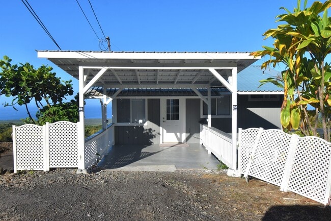 Building Photo - 2BD/1BA Unfurnished Home With Stunning Oce...