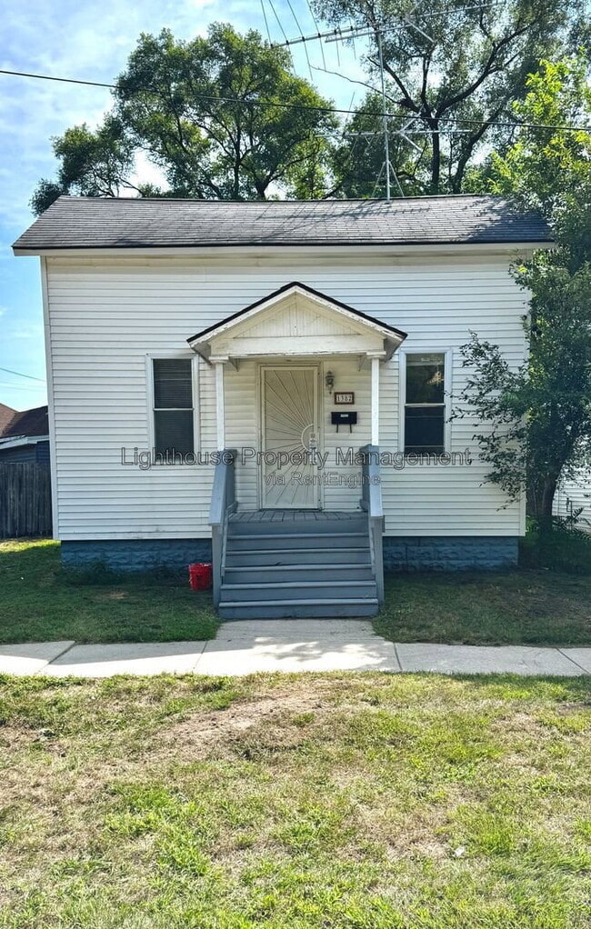 Building Photo - 1382 Park St