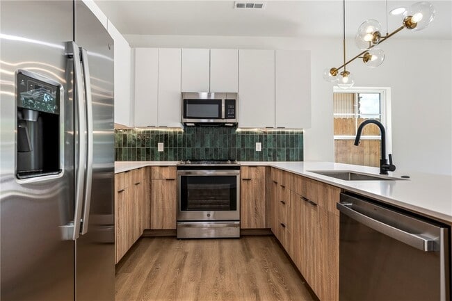 Building Photo - 947 SE 10th St