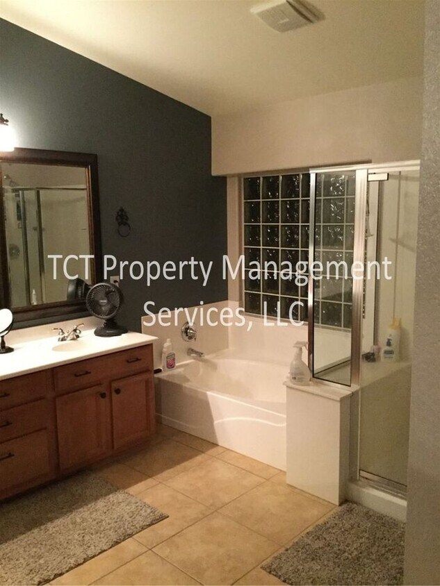 Building Photo - Beautiful 5 bedroom, 3 bath home in Chandler!