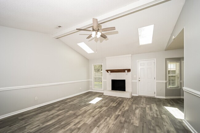 Foto del edificio - 8117 N Ridgebrook Dr