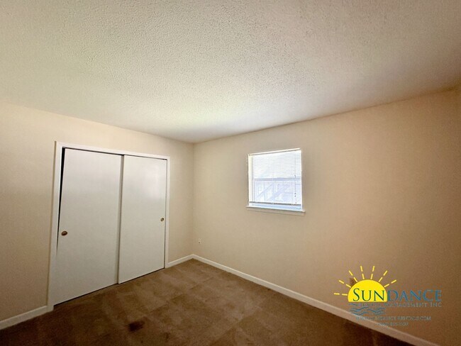 Building Photo - Great 2 Bedroom Unit in Fort Walton Beach