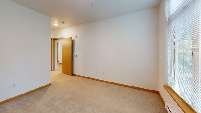 Interior Photo - CityLine