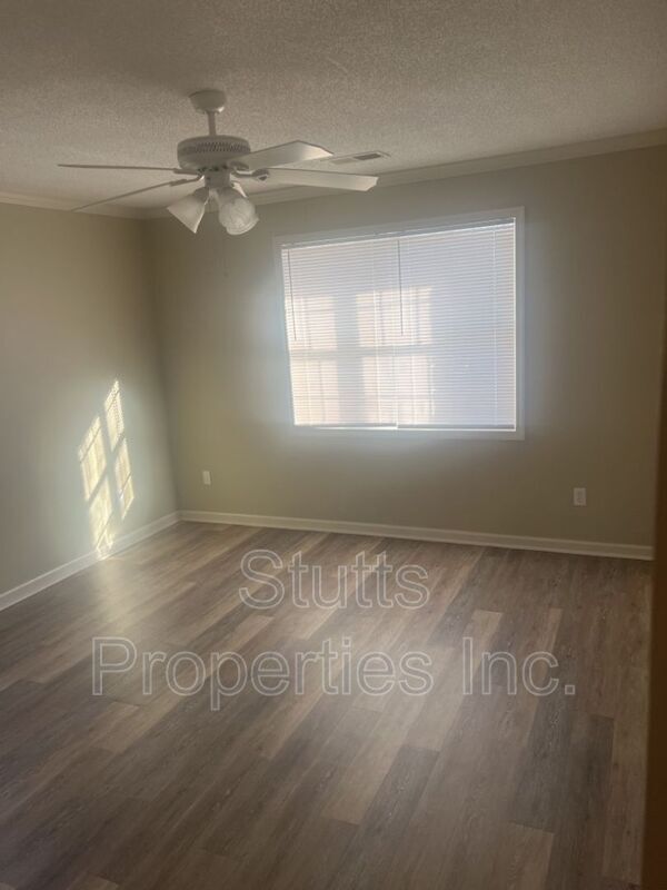 Building Photo - 321 W Irvine Ave