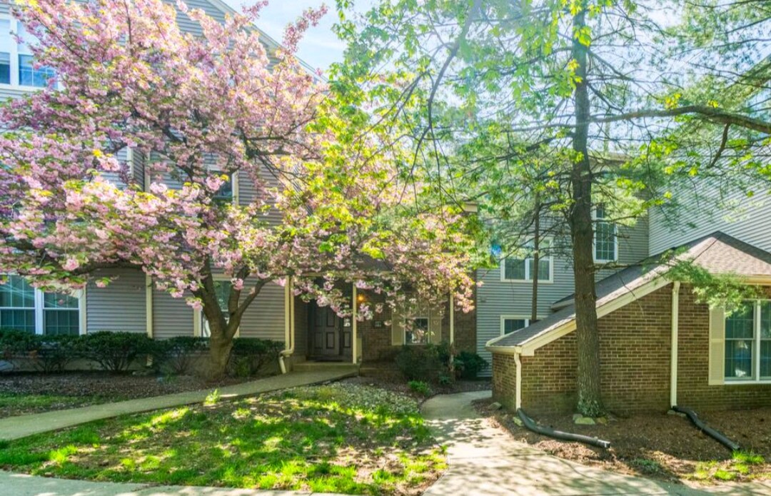 Building Entrance - 2181 Ash Ct
