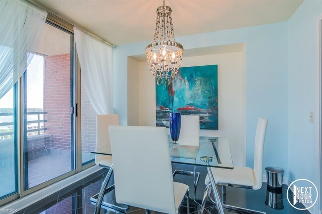 Foto del edificio - 3320 Spinnaker Ln
