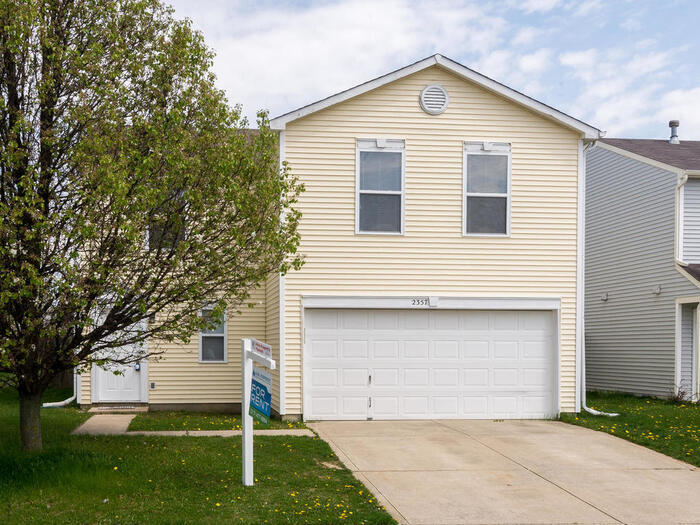 Primary Photo - 3 bed 2.5 bath in Greenwood with a deck!