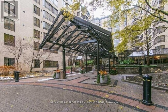 Building Photo - 211 St Patrick St