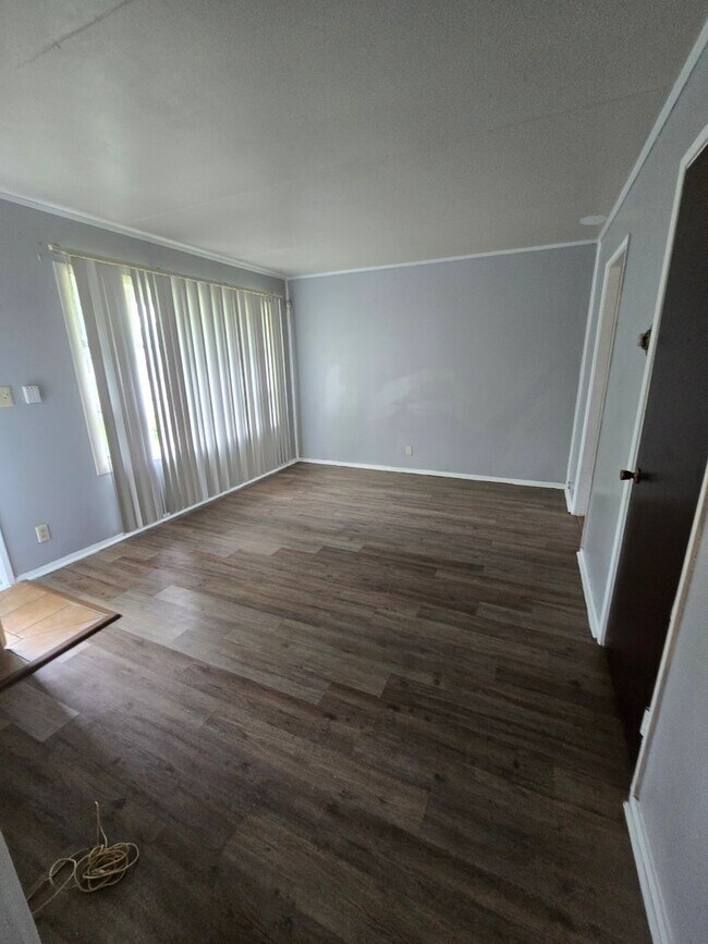 Foto del edificio - Two Bedroom Duplex IN Lawrence Township Located Near 56th St and Franklin Rd