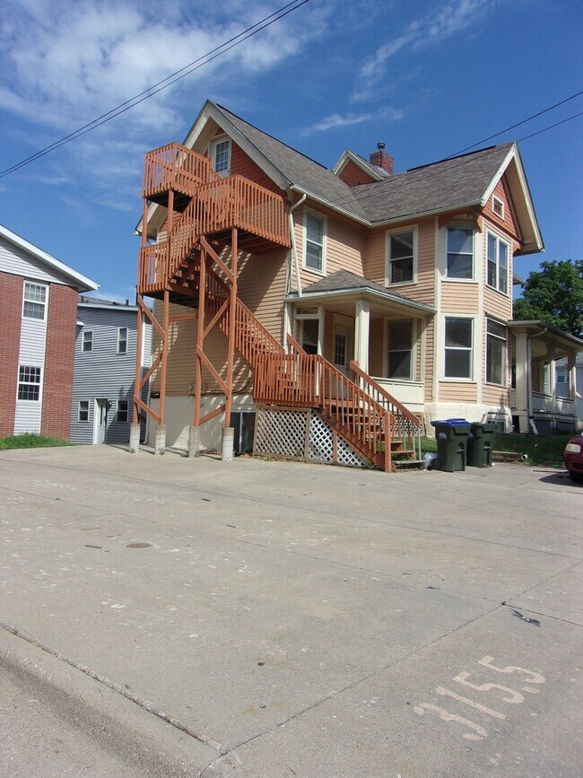 Foto del edificio - 529 E Burlington St