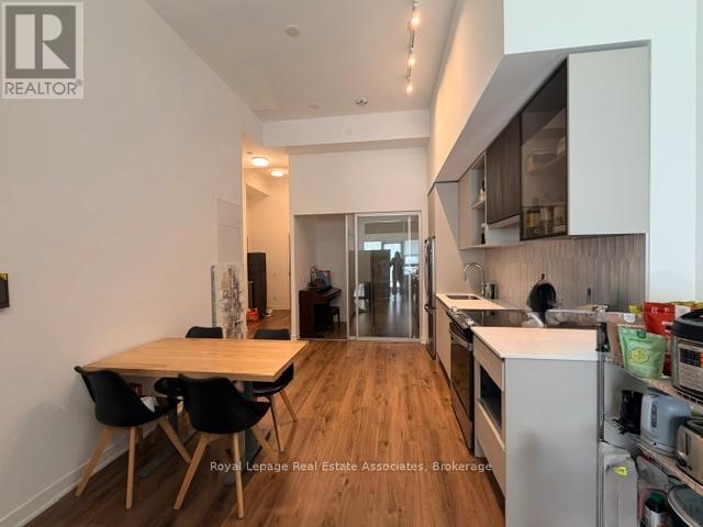 Photo du bâtiment - 405 Dundas St W