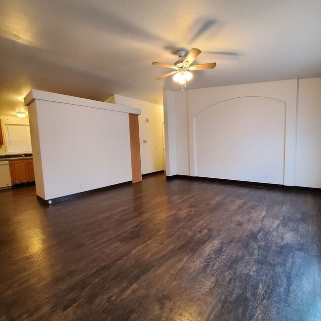 Building Photo - Pet Friendly 3 Bed : 2Bath Home w/ a Carport