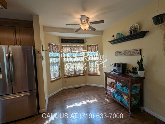 Building Photo - 8560 Avens Cir