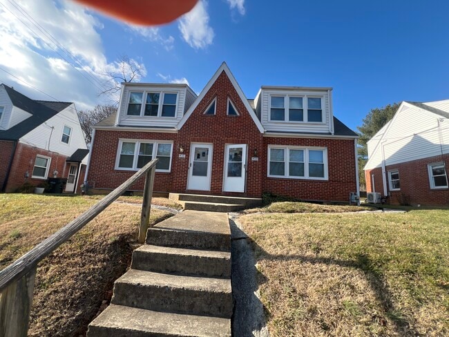 Building Photo - 408 Benson St