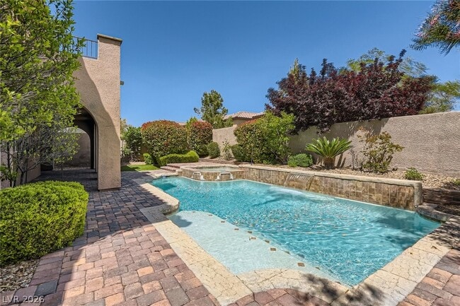 Building Photo - 552 Puenta Del Rey St