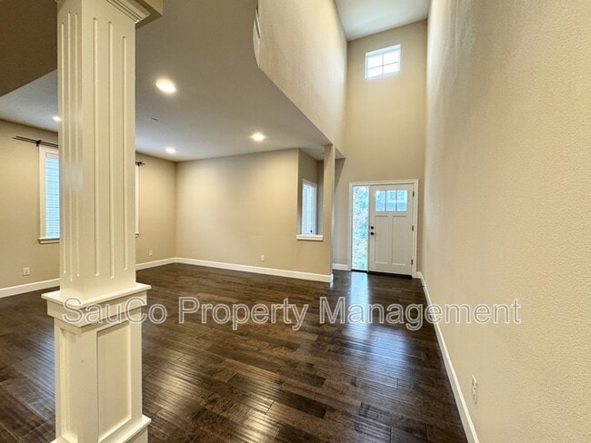 Building Photo - 11877 NW Cedar Ct