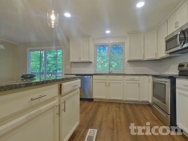 Foto del edificio - 5909 Chatham Ct NW