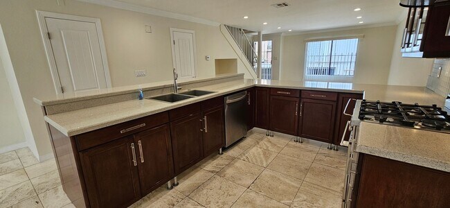 Foto del edificio - Bright & Modern 2-Bedroom Townhouse with H...