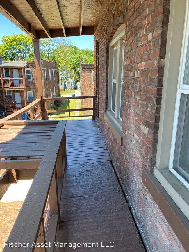 Foto del edificio - 1 br, 1 bath Apartment - 11713-11715 Nelso...