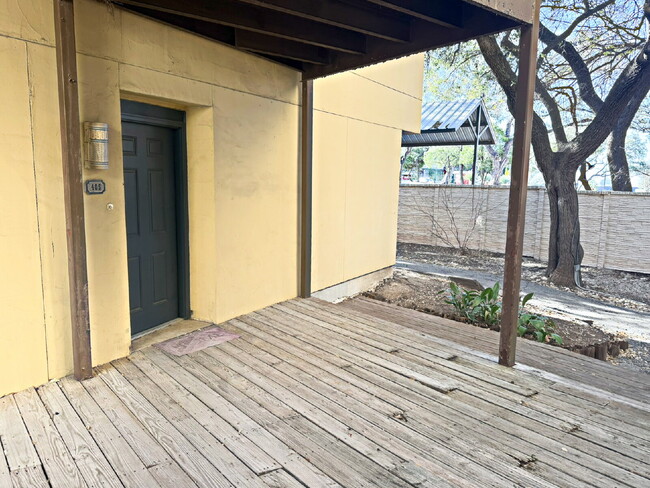 Building Photo - 8642 Fredericksburg Rd