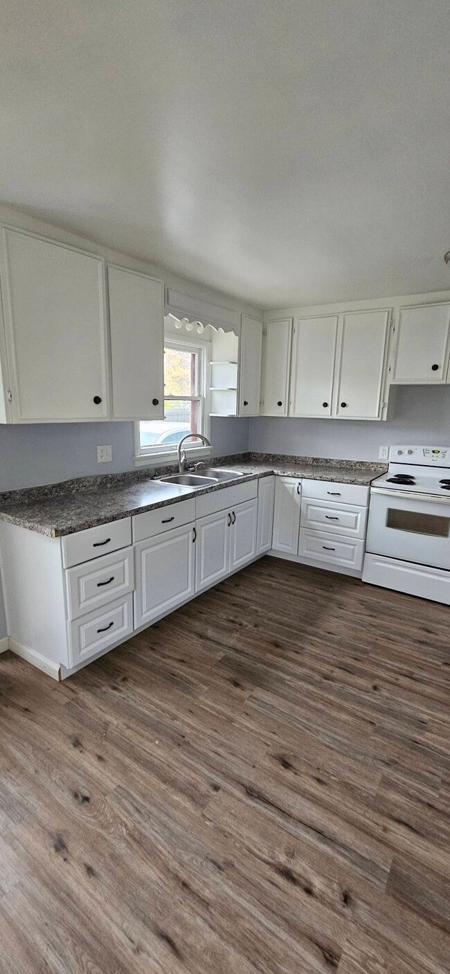 Building Photo - 1413 5th Ave NW