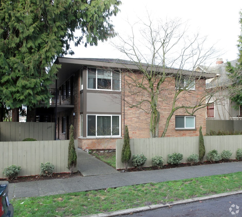 Primary Photo - 2211 Franklin Ave E