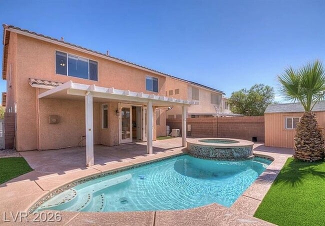 Building Photo - Beautiful 5 bed home with sparkling pool located in the heart of Las Vegas!