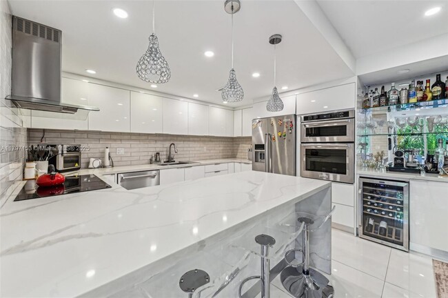 Building Photo - 121 Crandon Blvd
