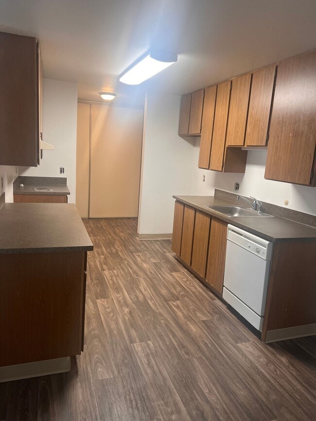 Building Photo - Lakeview Court Apartments